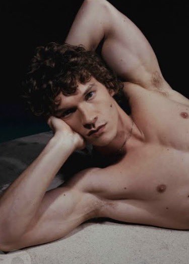 𝐫𝐨𝐦𝐚𝐧. tweet media