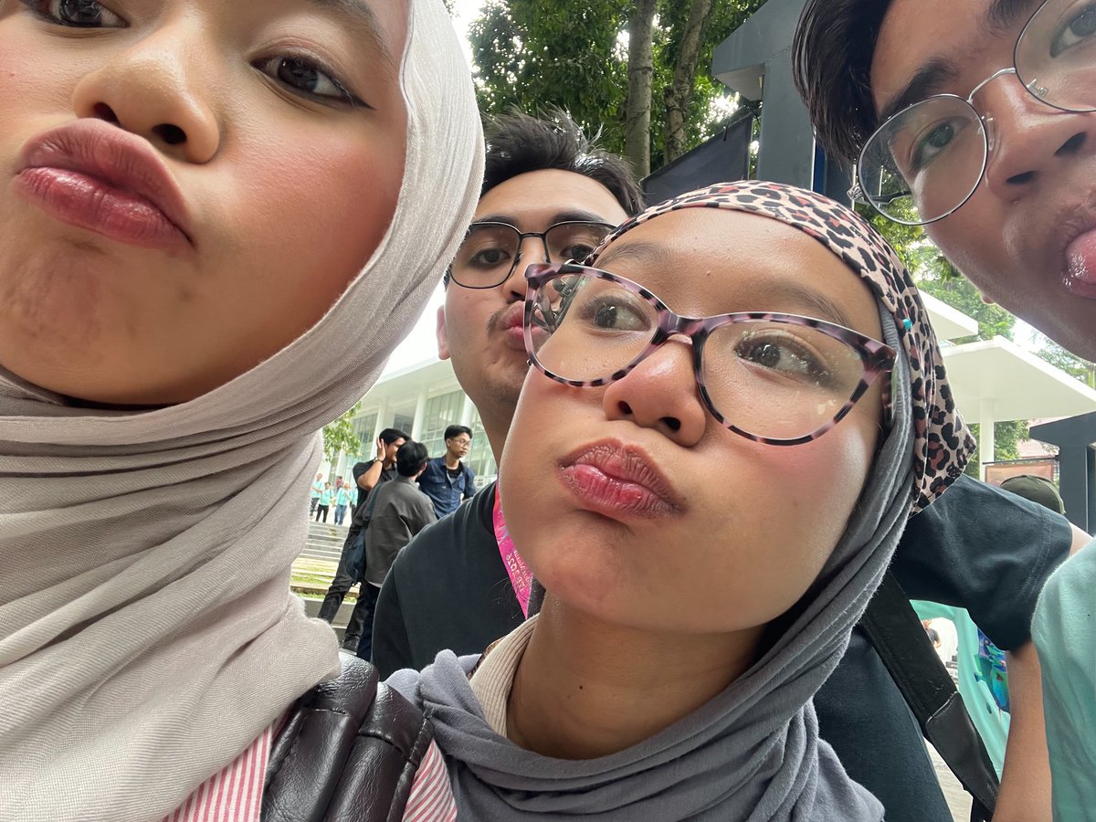 ppenyelamatbumi's tweet photo. Happy valentine ❤️#itbday #ami https://t.co/vlR11BI6zi