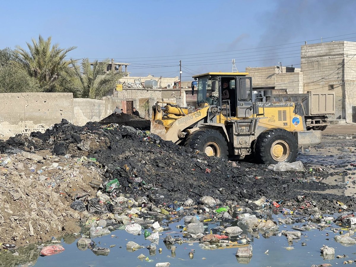 QalaatAlMudiq's tweet photo. #Syria: "Our #Raqqa, our Paradise".
Under this title, the Governorate launched today a 2-week clean-up campaign in the city.
The campaign aims to remove accumulated waste and debris, clear illegal dumps and improve the city's environmental and health conditions.
The campaign also seeks to educate people on observing good practices.
This community-wide initiative covers all districts and also involves the Civil Defense as well as volunteer teams.