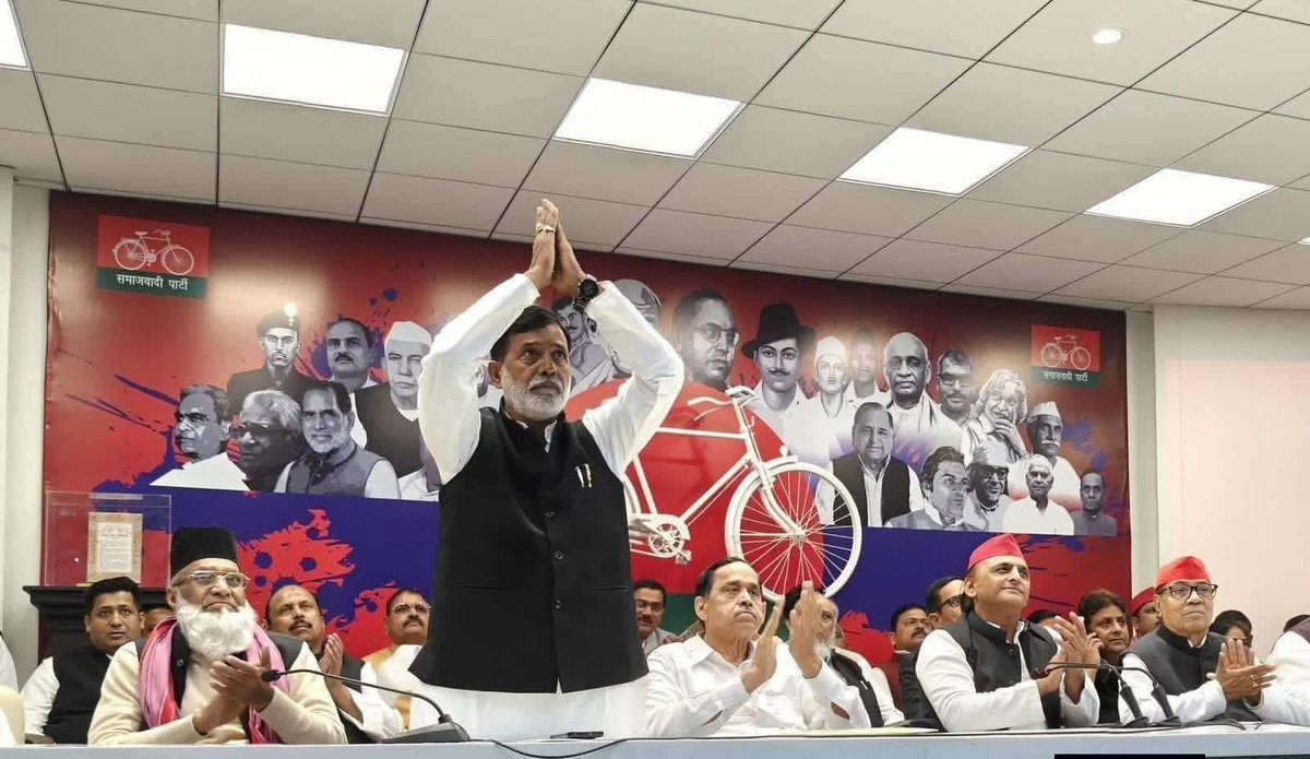 Nitishpal_13's tweet photo. #स्वागत_अभिनंदन !!
​अपना दल (एस) के पूर्व प्रदे��� अध्यक्ष एवं पूर्व विधायक श्री राजकुमार पाल जी का समाजवादी पार्टी और आदरणीय श्री अखिलेश यादव जी की नीतियों में विश्वास जताते हुए 'PDA' परिवार में शामिल होने पर हार्दिक स्वागत एवं अभिनंदन। https://t.co/9cXGzJ7c3x