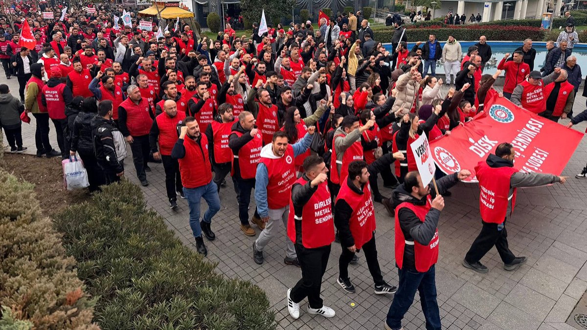 ✏️ Ezgi Özdemir yazdı | Borç çağında mücadele: Geleceğimizi sermayeye rehin vermeyeceğiz #SendikaOrgYazıları

sendika.org/2026/02/borc-c…