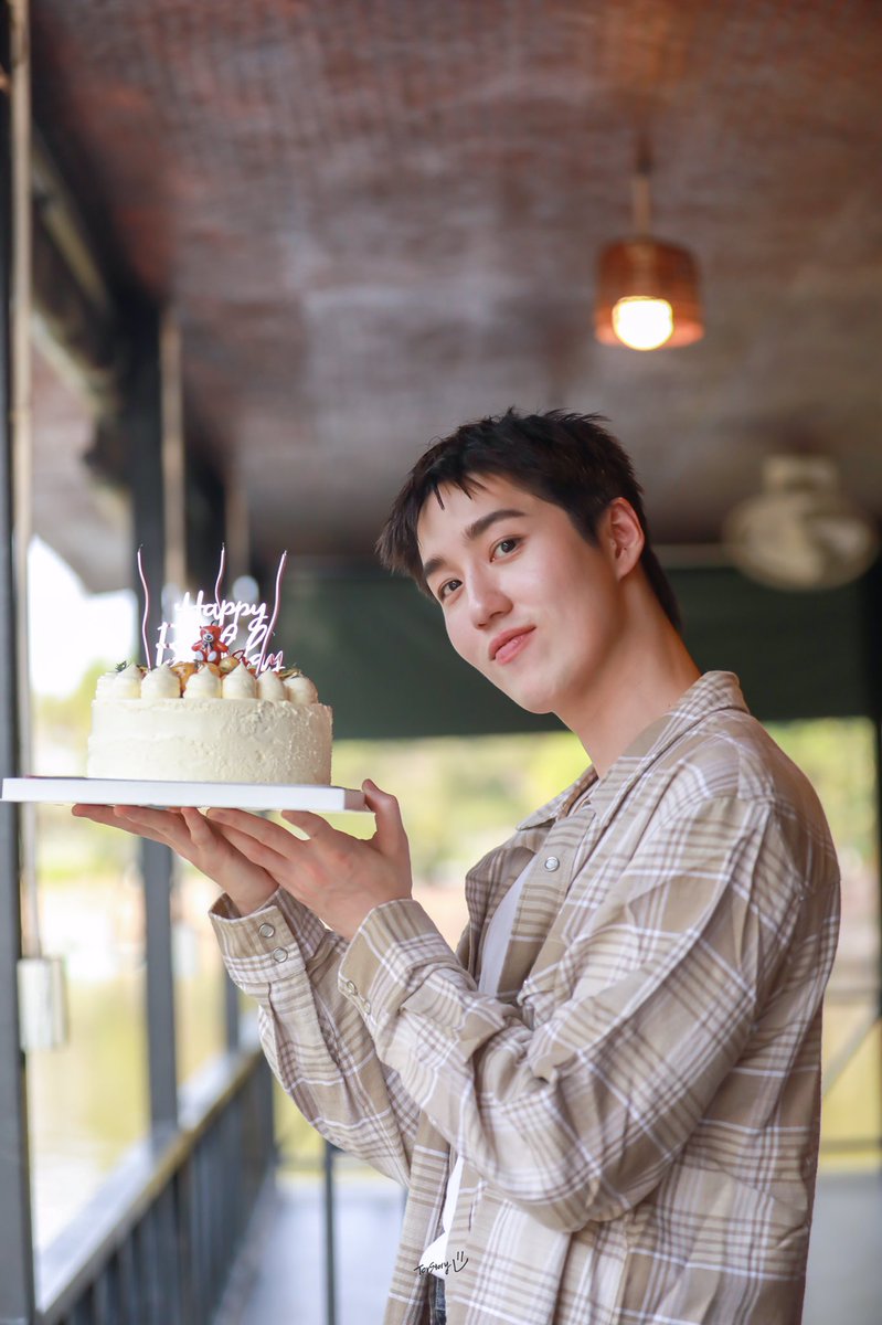 Birthday boyyy 💙  
วันนี้ขอบคุณมากน้า <a href="/LeeThanapob/">Thanapob_lee</a> 

#32TogetherwithTNP
#SinceValentines1994
#Thanapob_lee