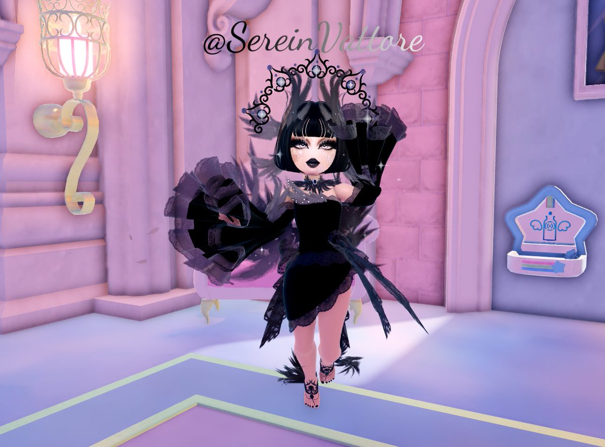 The new set in my style, a fallen angel?! 🪶🪽

<a href="/RoyaleHighValks/">Royale High ✨</a>