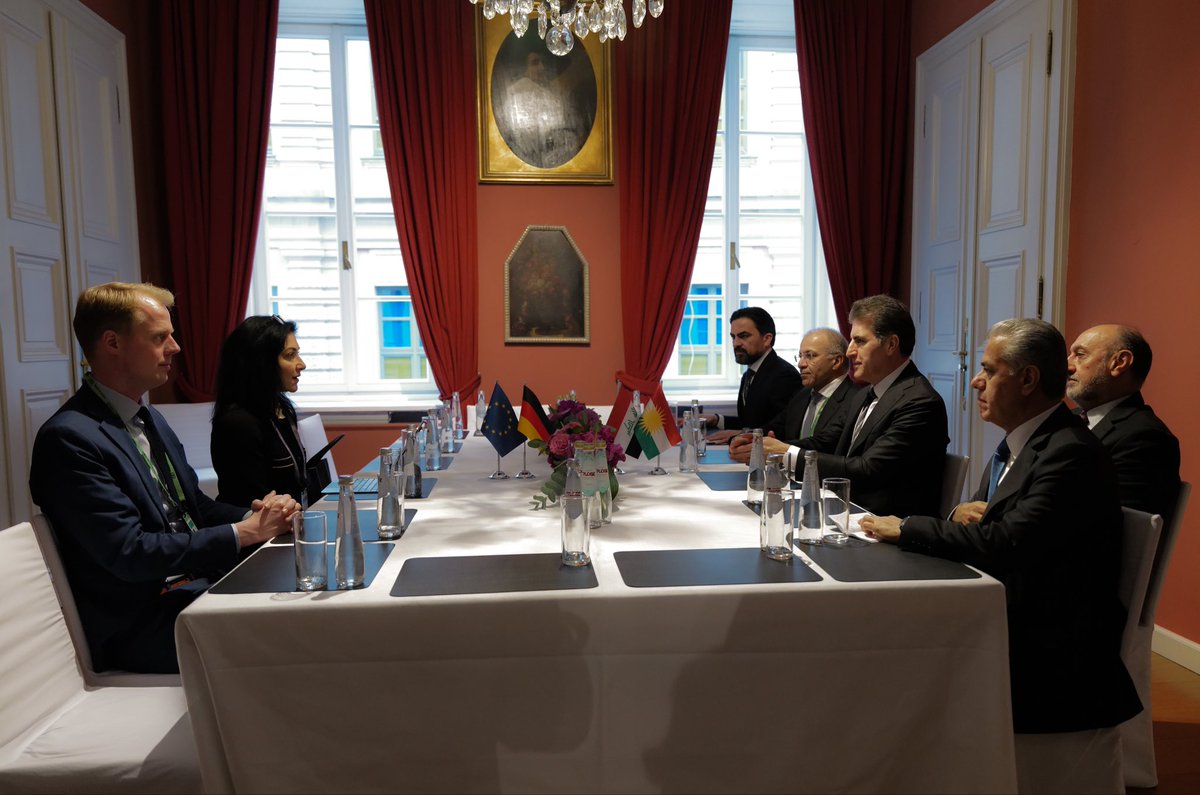 سەرۆک نێچیرڤان بارزانی و وەزیری كاروبارى ئابوورى و وزه‌ى ئەڵمانیا پەرەپێدانی پەیوەندییەکان تاوتوێ دەکەن

presidency.gov.krd/sarok-nechyrva…