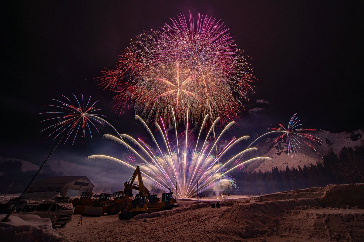 mnr24409090's tweet image. 2026.02.15 第53回只見ふるさとの雪まつり 祈願花火大会
今年は雪像を無視して花火メインのセンター狙いな激近の場所からでした😊。
最後は扇打ちのかなりのワイド感でした😆。
#只見ふるさとの雪まつり
#花火
#12mm
#赤城煙火店
#福島県