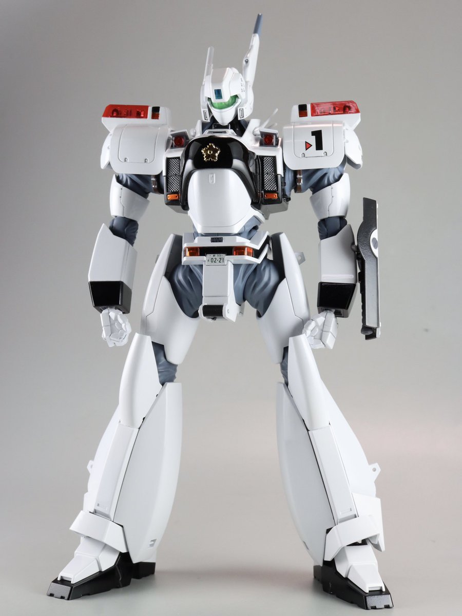 I've seen so few pictures of Aoshima's Ingram models and didn't