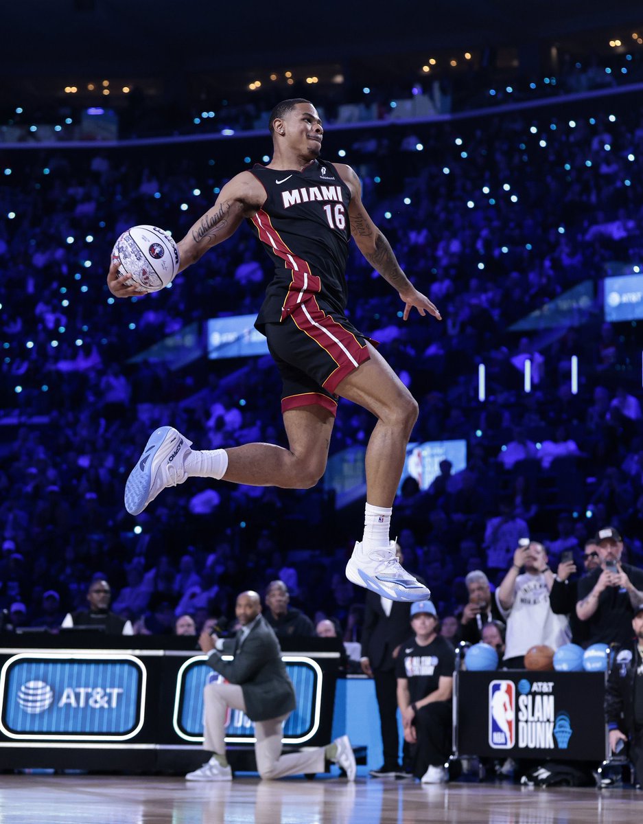doblesytriples's tweet image. La Jugada del Día: La volcada y el festejo de Keshad Johnson (@kj_showtime0), ganador del Dunk Contest del NBA All-Star Game.
#NBAxTNTSports #NBA #KeshadJohnson