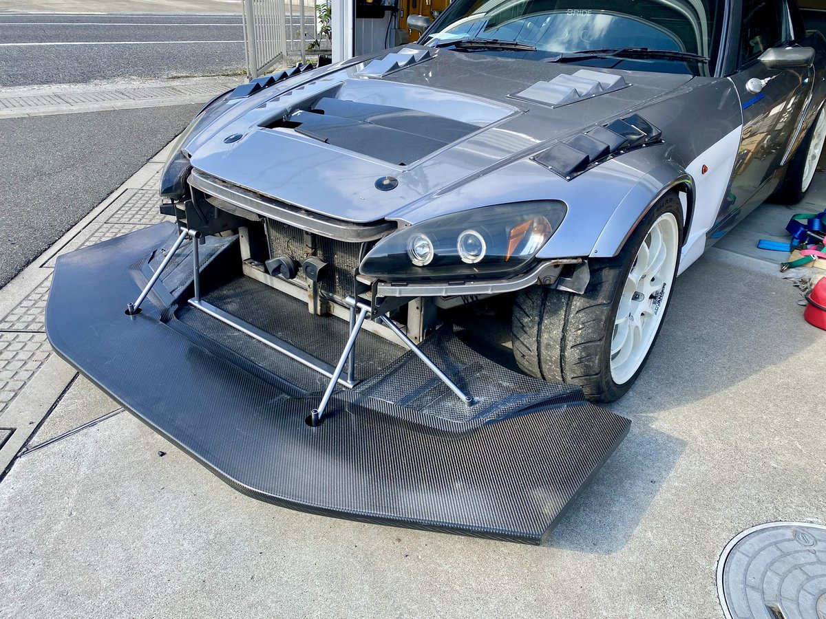 yuuus2000's tweet photo. ワークショップ匠さんのフロントアンダーパネルver.5をS2000に取付け。意図せずS2000フロントクロスメンバーとピッタリ♪バンパーとアンパネの相性が致命的に悪くバンパーの大加工が必要でした💦 https://t.co/m24Fg0XA8j