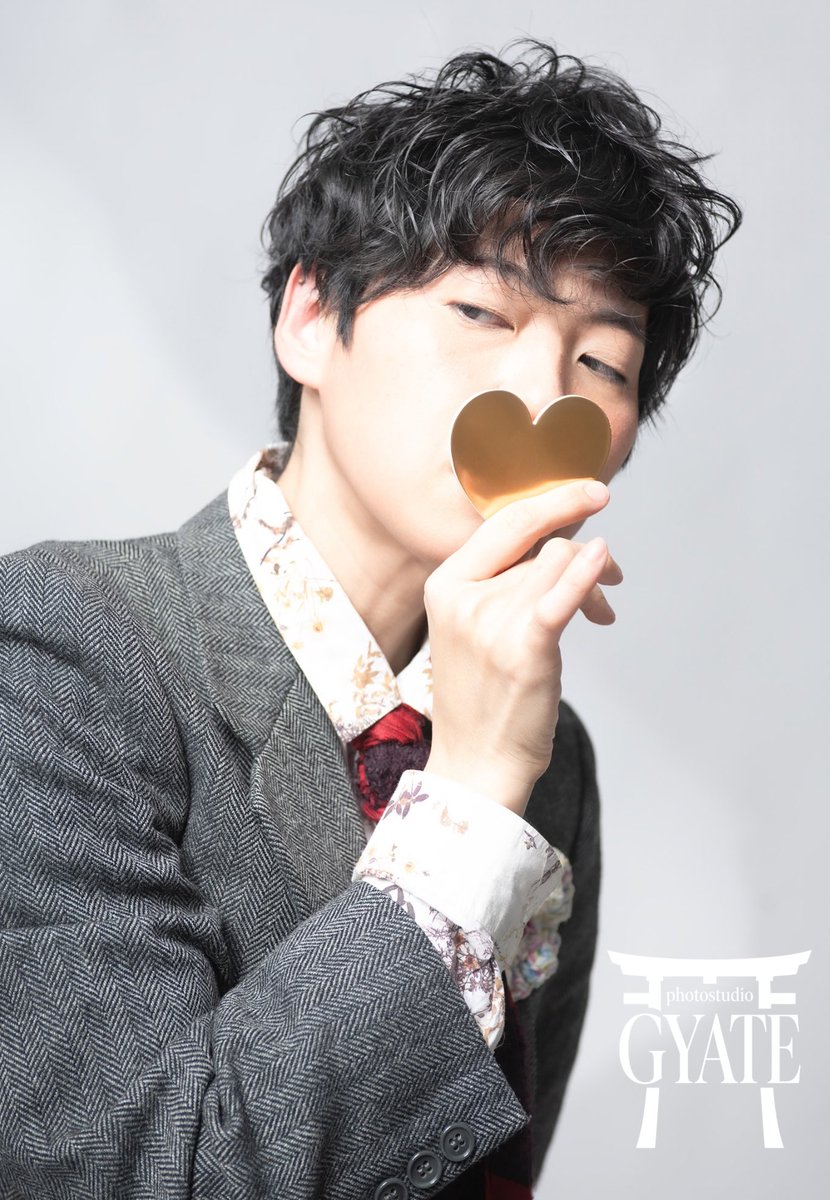 バレンタインから一夜明けた日曜日。
特別なドラマがあった人も、いつもと変わらぬ日常を歩んだ人も。

愛とは、何かを贈ることだけではなく誰かや自分自身への慈しみそのもの。今日もその心は静かに輝いています。

#ポートレート #スタジオギャテ