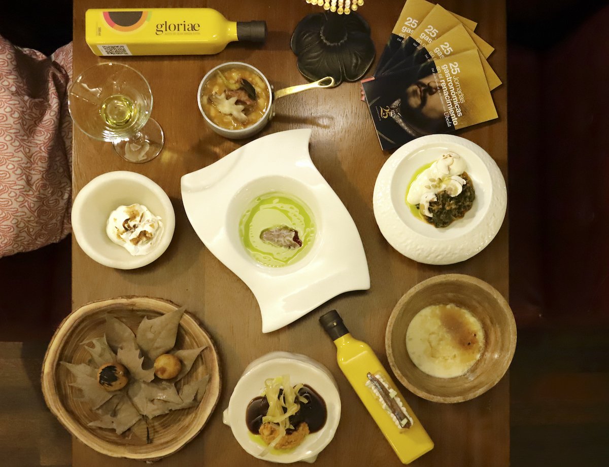 🍽️ #𝗠𝗘𝗡𝗨́ | No pierdas el privilegio de sumergirte en una experiencia sensorial única, con el menú preparado en Cantina La Estación para las XXV Jornadas Gastronómicas en el Renacimiento, con el #AOVE Gloriae.

ℹ Más información⤵⤵
gastronomiarenacimiento.wordpress.com/2026/02/15/can…