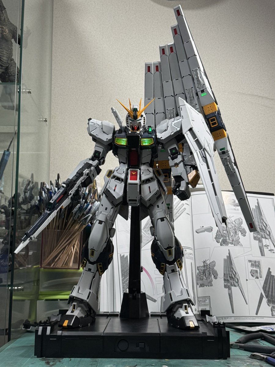 PGνガンダム完成
組みごたえのある良いキットでした