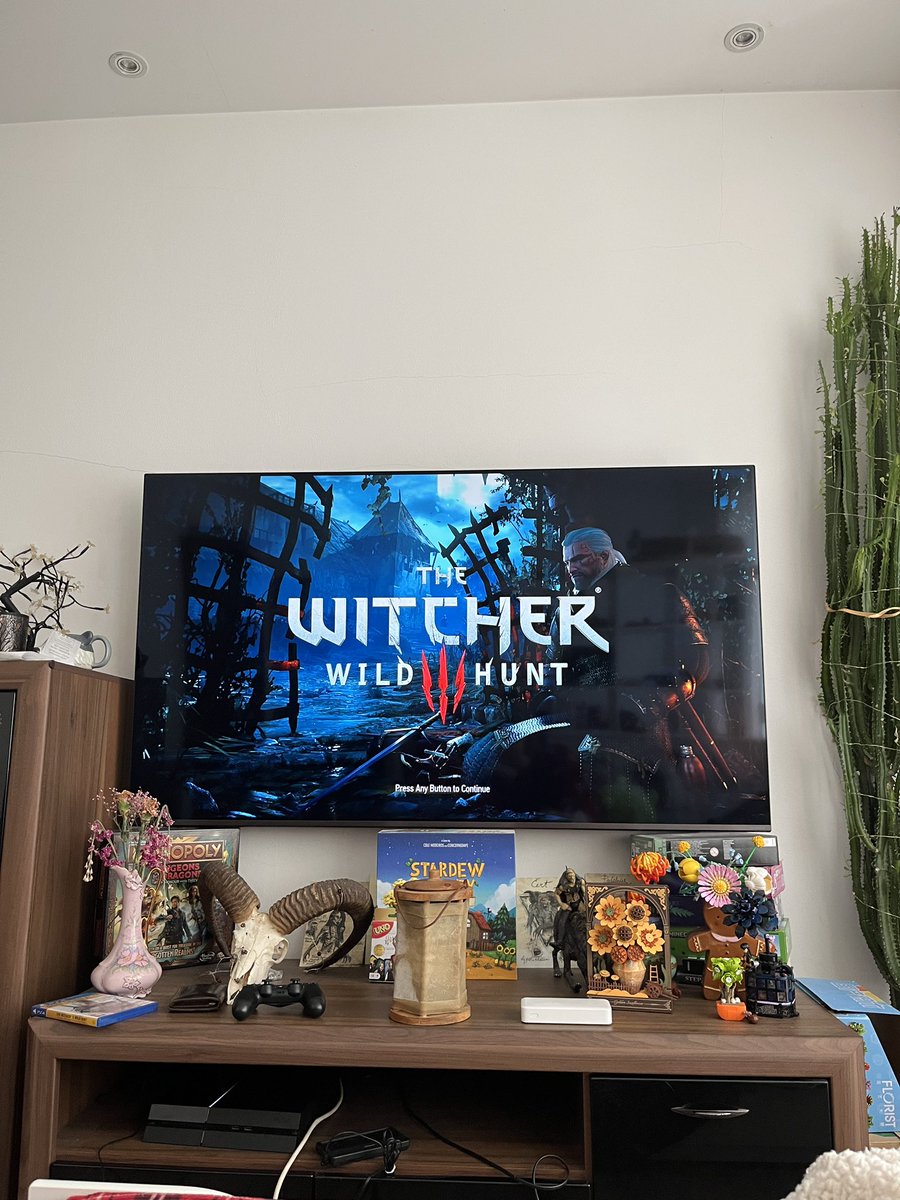 Gunaydin, witcheri bu sefer konsoldan oynamaya karar verdim bilgisayarim vefad cunku