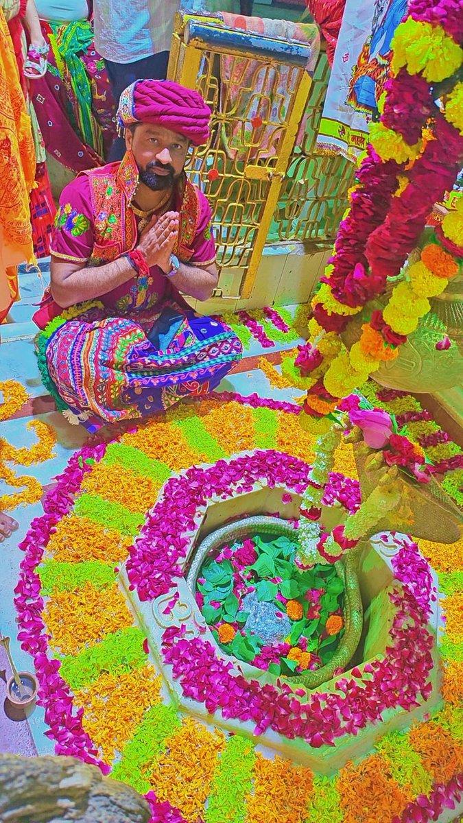 उच्च तुम निम्न मैं, अनंत तुम शून्य मैं 
प्रवाह तुम रक्त मैं, ईश्वर तुम भक्त मैं! ❤️🔱🙏🏽