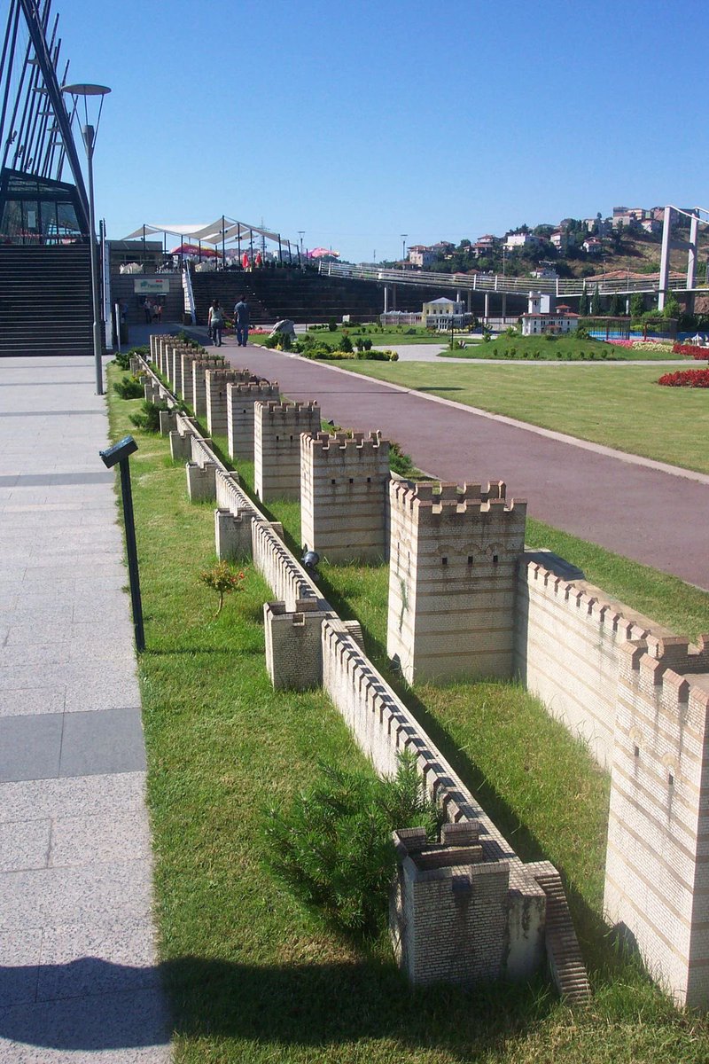 I’m here in Istanbul and I have to say the Walls of Theodosius are a lot less impressive in person