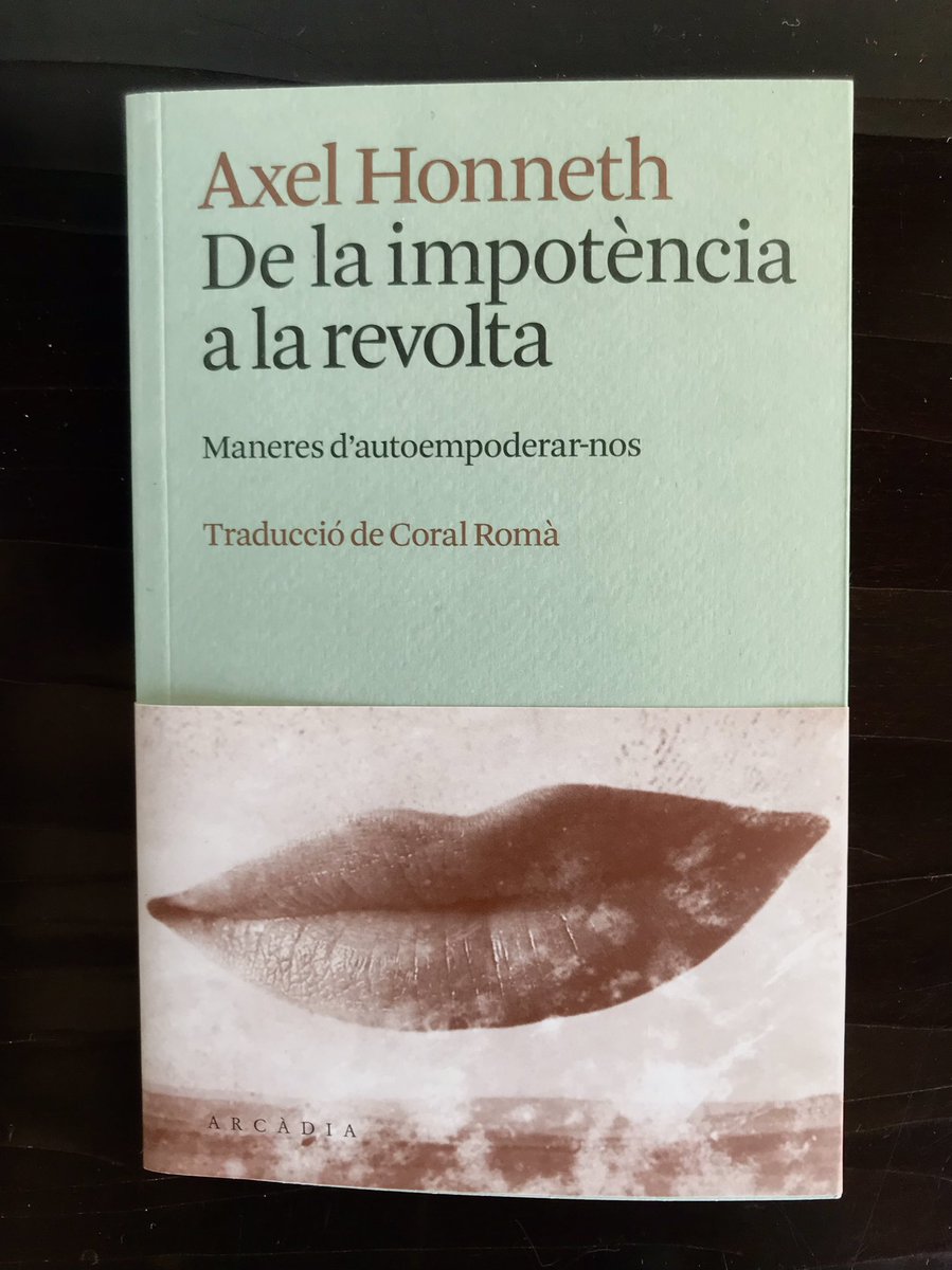 arcadia_ed's tweet photo. A través de la imaginació, l’humor i la creació d’espais de reconeixement, l’assaig mostra com els petits gestos poden esdevenir actes de resistència i autoempoderament. Una invitació a pensar com transformar la fragilitat en acció.

Aquest dimarts a totes les llibreries! https://t.co/Cvk5VW5Ib7