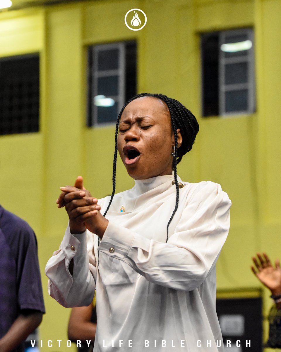 VLBCint's tweet photo. We lifted our voices, we lifted our hands, and we lifted our King.
In surrender, in the mood of celebration as we asked for an encounter to shine forth His light.
#Vlbcint
#shineforth
#sundayservice
#apostlelawrenceachudume https://t.co/BpAcSlKKGs