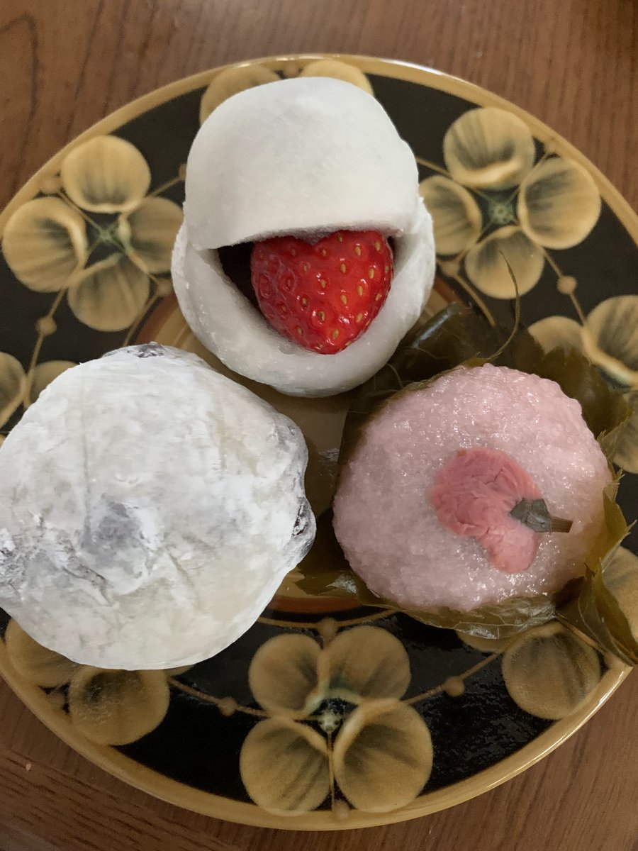 iruma_ccc's tweet photo. まるひろの龜屋（道明寺、いちご大福、豆大福）
気軽に食べれなくなるのか。。。 https://t.co/XiMTbsXHTi