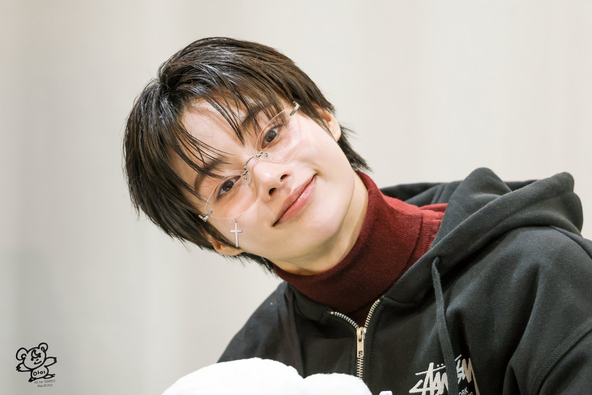 ai_iE0302's tweet image. 260215 에버라인

#한빈 #HANBIN #템페스트 #TEMPEST
@TPST_twt 

살짝 빼꼼 고개 내민 한빈이 너무 귀여웠어 🥹💛