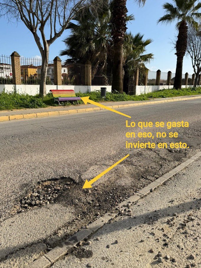 Pintar un banco cuesta minutos y da una foto perfecta para redes. Arreglar una carretera exige gestión, trabajo y responsabilidad. Por eso lo primero abunda y lo segundo falta. No es falta de dinero, es falta de prioridades. Se invierte en ideología, no en el bienestar real de