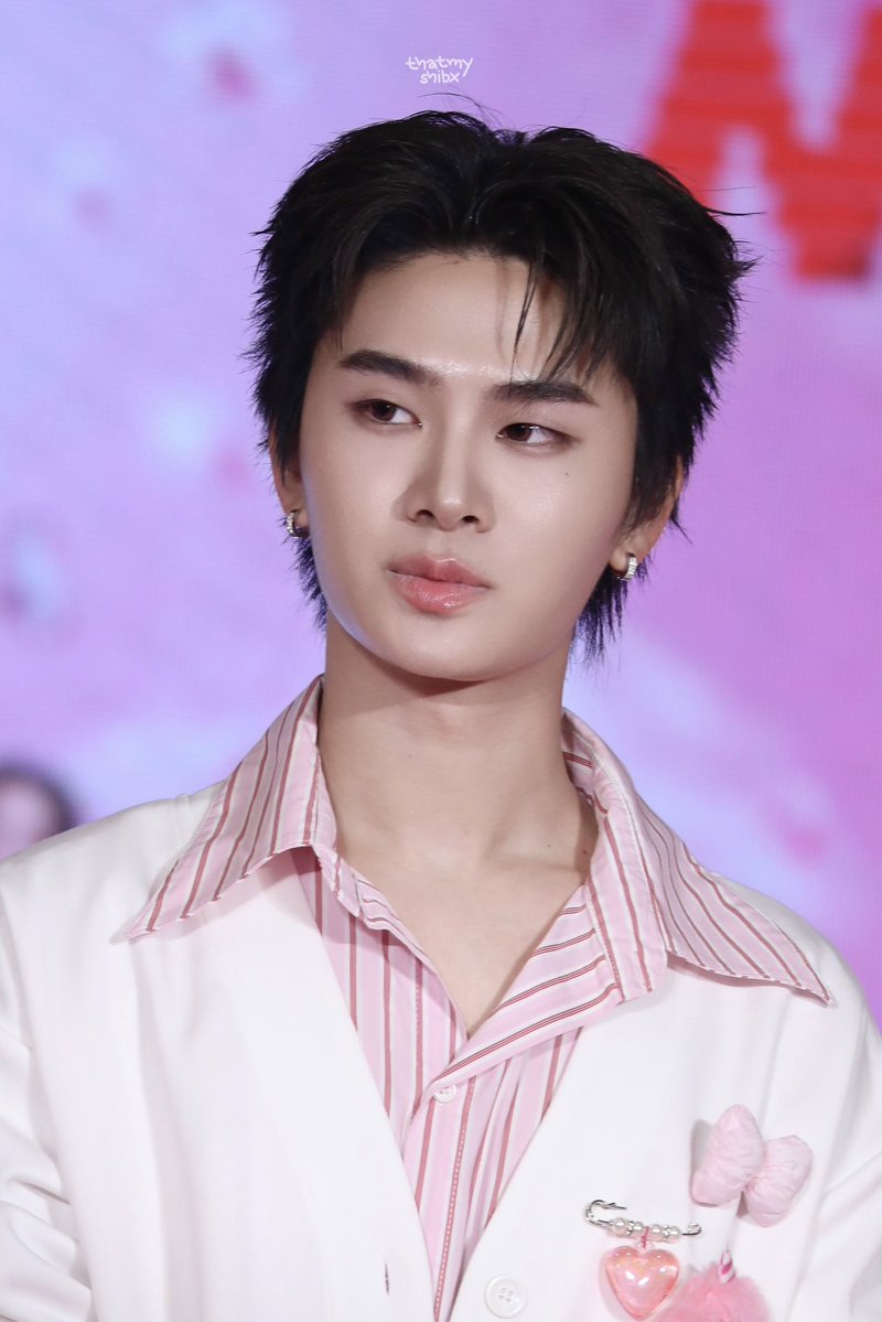 หล่อมากๆเยยอะㅠㅡㅠ

#THAIchayanon 
#FinelinexBUS
#FinelineHappinessUnlockxBUS