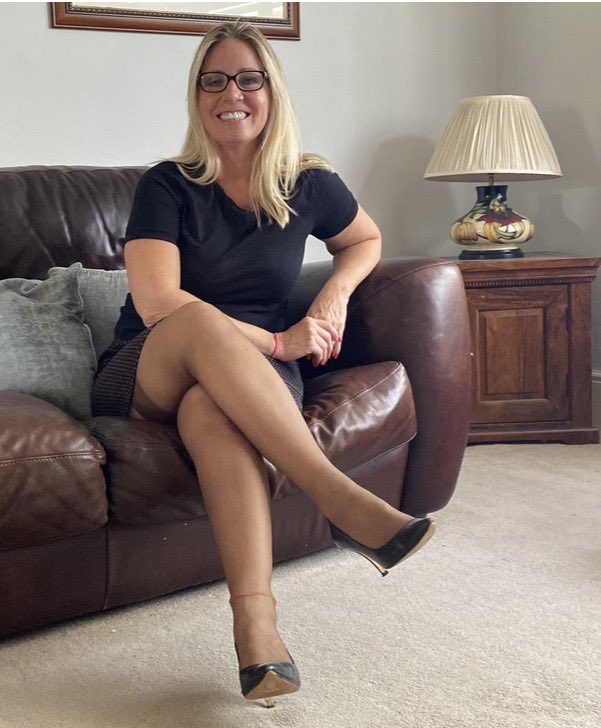 smokeyplaces20's tweet photo. Trying something different today 👀
Black tee, comfy skirt, heels 👠 & stockings 😍
Tights or stockings? 🤔
(You know I’ll be back in tights tomorrow 😂)
More at https://t.co/sp12xLt4Mp
#StyleDebate #SundayFitCheck #OOTDTok #ThisOrThatFashion #UKFashionTok https://t.co/M2g9zcCitH