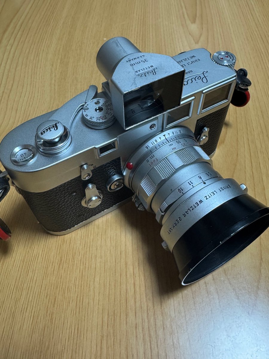 BarcaRosso's tweet photo. The Leica M3 is a 70-year-old film camera, yet with regular overhauls and proper maintenance, it remains fully practical even today. Of course, it’s not designed for professional work—but in the world of personal photography, especially with today’s renewed appreciation for analog aesthetics, it’s an incredibly valued tool.
Completely mechanical and battery-free, its pure analog philosophy offers a sensual, immersive experience that no smartphone or digital device can replicate.
A truly one-of-a-kind camera — the ultimate in its class.
#LeicaM3 #Leica #LeicaCamera #LeicaPhotography
#FilmCamera #FilmPhotography