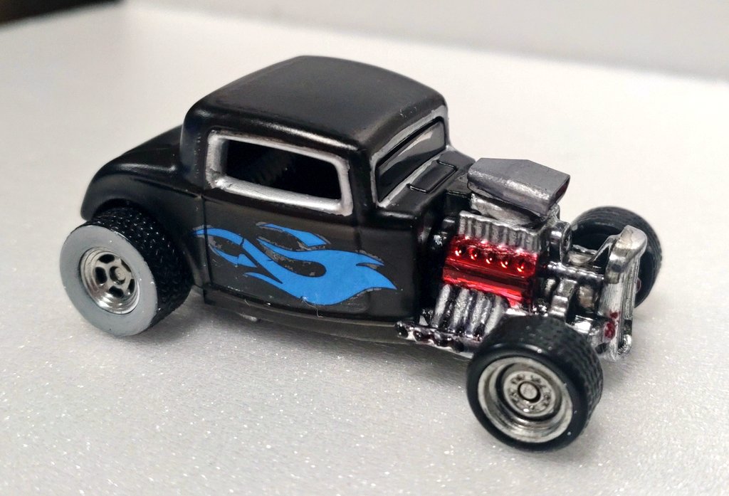 rXd26SbuMAcyKjZ's tweet photo. '32 FORD
ちょい塗りカスタム🖍️ボディーをマットブラックに塗装しエアスクープ部分を加工し交換🔧細部塗り塗りデカール貼って完成✨いい感じに仕上がりました🤤🔥🔥🔥🔥🔥🏁🇺🇲
#ホットウィール
#HotWheels
#32FORD https://t.co/43V5UZzzxI