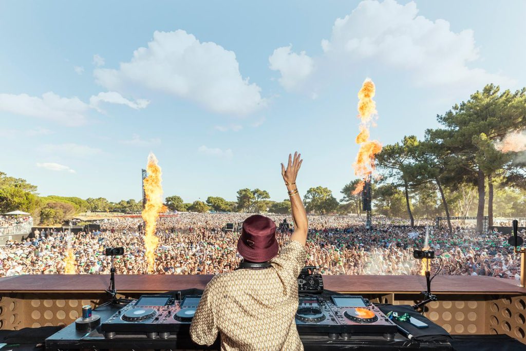 Is there a better way to end the weekend? 🎶

Fisher closed LIV Golf Adelaide on a high 🙌

#LIVGolfAdelaide