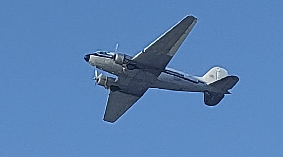 B36peacemake's tweet photo. @BLackgold_5 The DC-3 and Convair C-131B https://t.co/ACySPPdtfm
