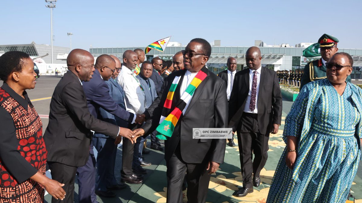 DeptCommsZW's tweet photo. H.E. President @edmnangagwa is seen off at Bole International Airport by Minister of Peace of the Federal Democratic Republic of Ethiopia, Hon Mohammed Edris, after attending the 39th Ordinary Session of the Assembly of the African Union at the continental body’s Headquarters in Addis Ababa.