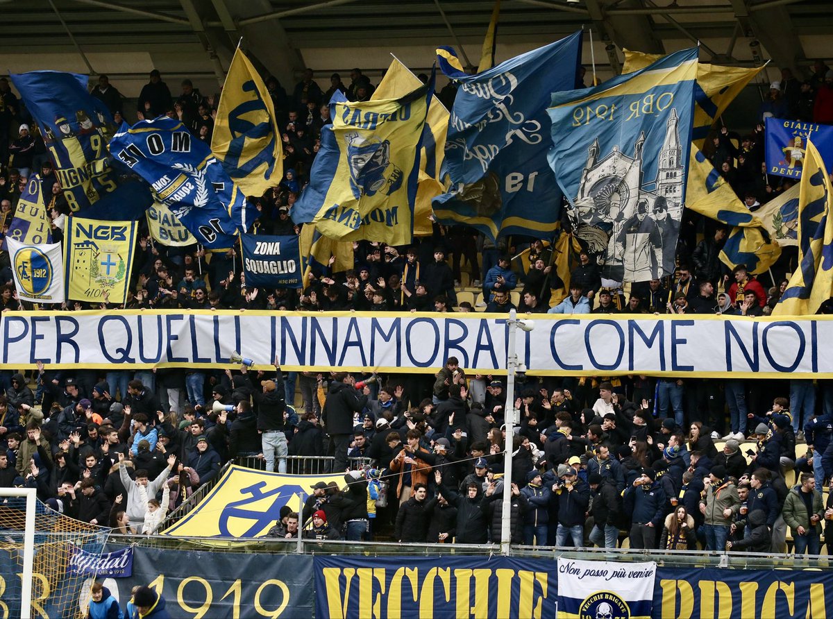 Modena_FC_1912's tweet photo. 💛💙

#ModCar | #DaiGialli #Modna https://t.co/3b1obaFYfo