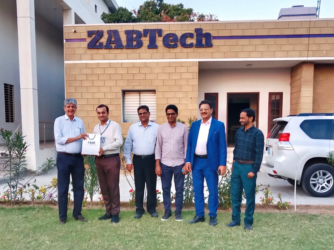 SZABIST ZABTech (iTVE) Gharo had the honor of welcoming representatives from the United Nations Industrial Development Organization (UNIDO), including Mr. Badar Ul Islam, National Programme Coordinator, and Mr. Farooque Ahmed Siddiqui, National Technical Advisor UNIDO-PAIDAR,