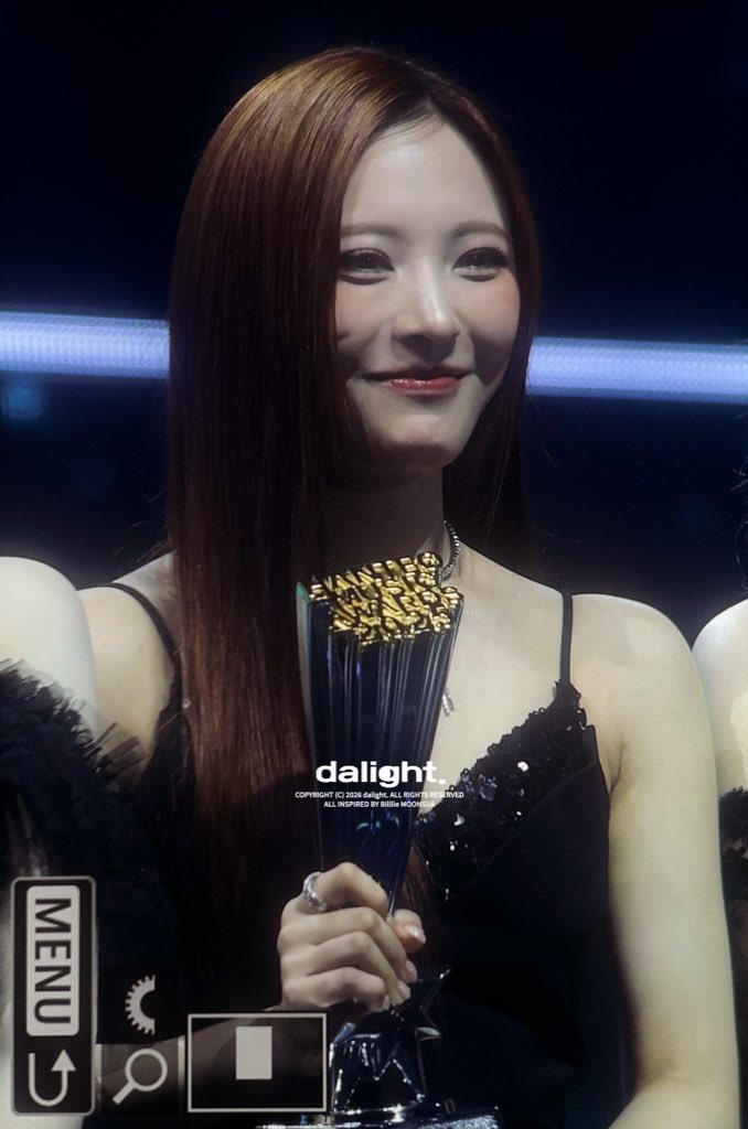 𝗱𝗮𝗹𝗶𝗴𝗵𝘁. tweet media