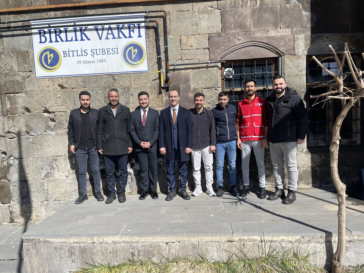 MKYK Üyemiz ve Sivil Toplum ve Halkla İlişkiler Bölge Koordinatörümüz Sayın Mustafa Emre ÇELİK ile STK kahvaltımızı yaptık. Önüzümdeki süreç ile gerekli istişareleri de gerçekleştirdik. 

Alınan kararların hayırlara vesile olmasını diliyorum, koordinatörümüzün ayaklarına sağlık.