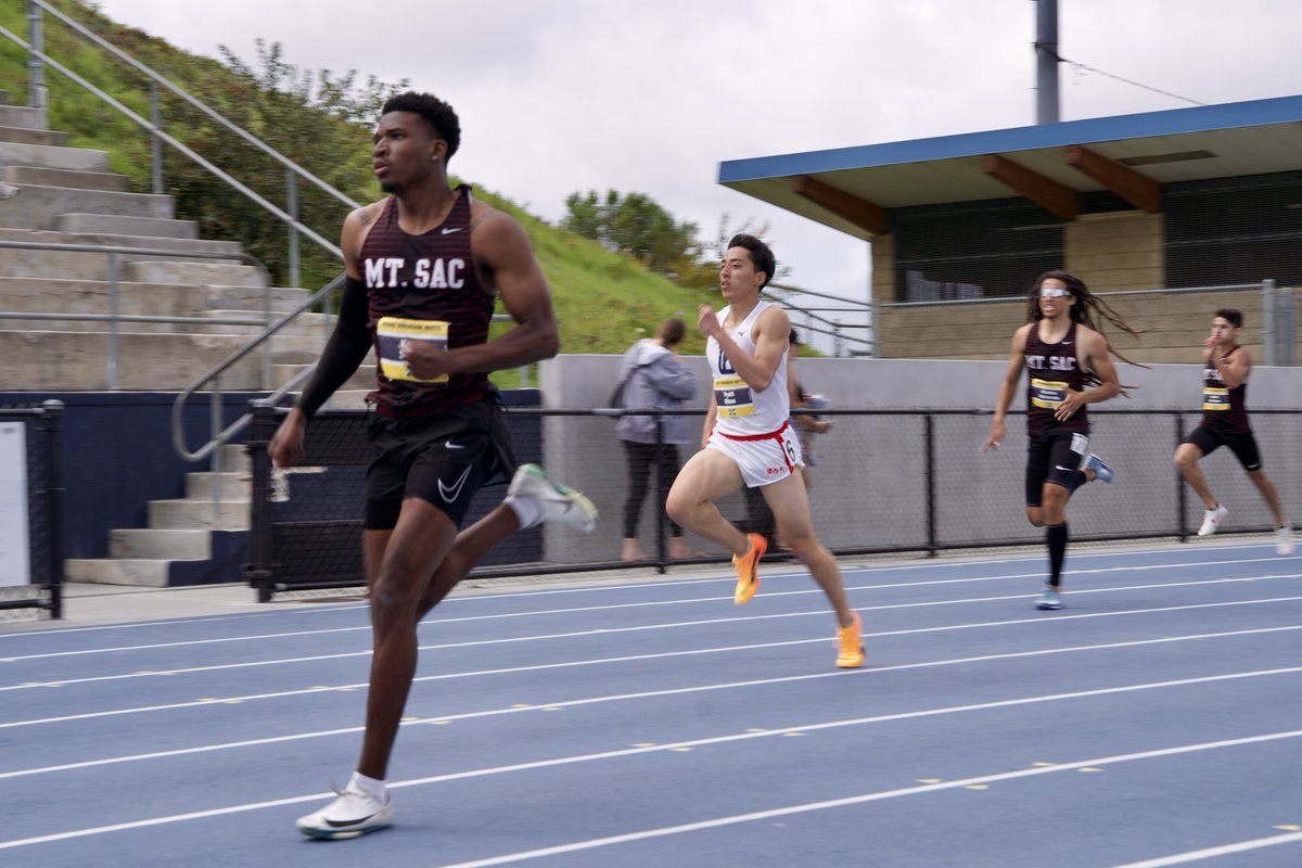 【シーズンインをアメリカでしたい🇺🇸】
期日：3/23-3/31(現地滞在8日間)
場所：南カリフォルニア🏟️
試合：1-2試合程度 🏃‍♂️
対象：高校生・大学生👨‍🎓👩‍🎓
定員：2名
締切：2/28
興味がある方はDMください📩