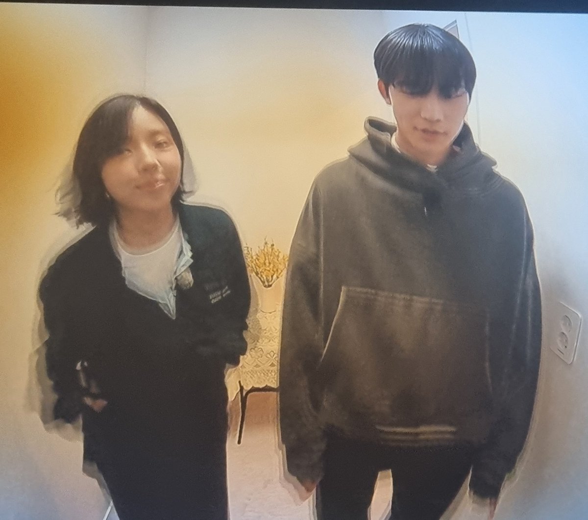 เสียดายฮยอนแจไม่ได้แสดงมุมนี้ในเกาะนรก อยู่เกาะดูจางๆไม่ค่อยพูดแต่มารียูเนี่ยนคือนางทั้งตลกทั้งเฟรนด์ลี่พูดเก่งเป็นตัวชูโรงในวงเหล้าเลย ถ้าแสดงมุมแบบนี้ในเกาะนรกน่าจะตกสาวได้

ช๊อตที่ขอเปลี่ยนเสื้อกับมินจีคือโคตรรั่ว55 จะเป็นGDให้ได้
#SinglesInfernoReunion
#singlesinferno5