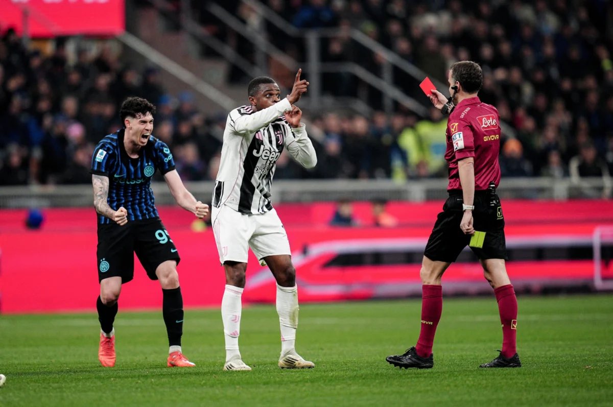 maghetto_94's tweet image. #Bastoni #Kalulu come #Zidane #Materazzi

#Inter #Juventus come #Francia #Italia

All’epoca anche senza l’aiuto del VAR salvarono la faccia del calcio mondiale in grazie ad un “suggerimento”

Anche ieri il guardalinee avrebbe potuto evitare una figura di merda mondiale.

DISASTRO
