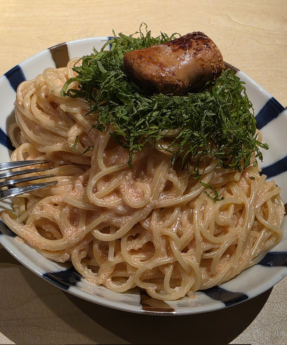 久々にアップする #Yoshi丸Kitchen は…
『明太クリームパスタ〜焼き明太子添え〜』

生クリームに少し牛乳を混ぜて、重すぎず軽すぎない絶妙なクリーム感がGoodでした✨