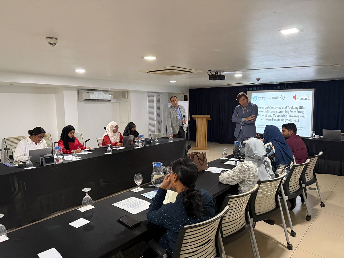 EBonins_UNODC's tweet photo. @UNODC_ROSA  delivered training and awareness-raising sessions in #Maldives 🇲🇻 &amp; #SriLanka🇱🇰 to build stronger responses to drug‑related illicit financial flows and #terrorism financing. Thank you to the 2⃣7⃣ officials who actively participated 👍 Supported by @GAC_Corporate 🇨🇦 https://t.co/wozCKyQE7I