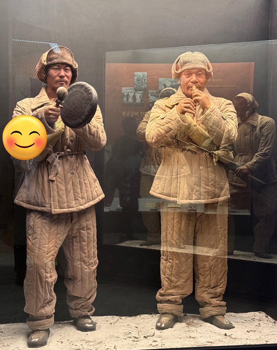 오늘 중앙박물관 가려다가 사람 디지게 많아서 포기하고 개뜬금 전쟁기념관을 감ㅜ 저게 뭐냐면 중공군 군악대 샤갈