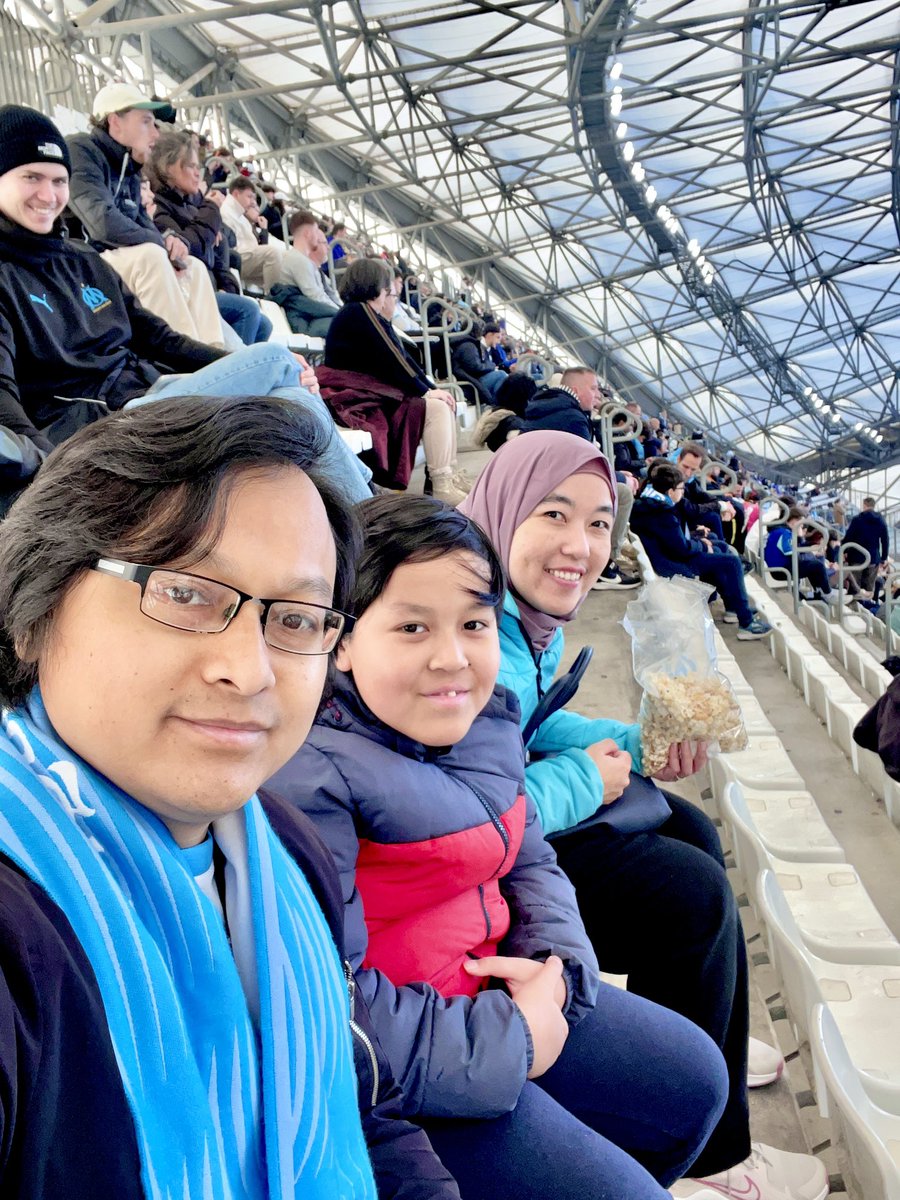 iprabudiansyah's tweet photo. Watching French football at the Vélodrome @OM_Officiel #OlympiqueMarseille #OM #marseille #velodrome https://t.co/oaCA6Tbppa