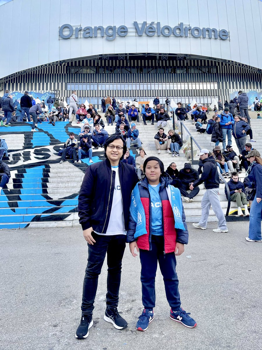 iprabudiansyah's tweet photo. Watching French football at the Vélodrome @OM_Officiel #OlympiqueMarseille #OM #marseille #velodrome https://t.co/oaCA6Tbppa