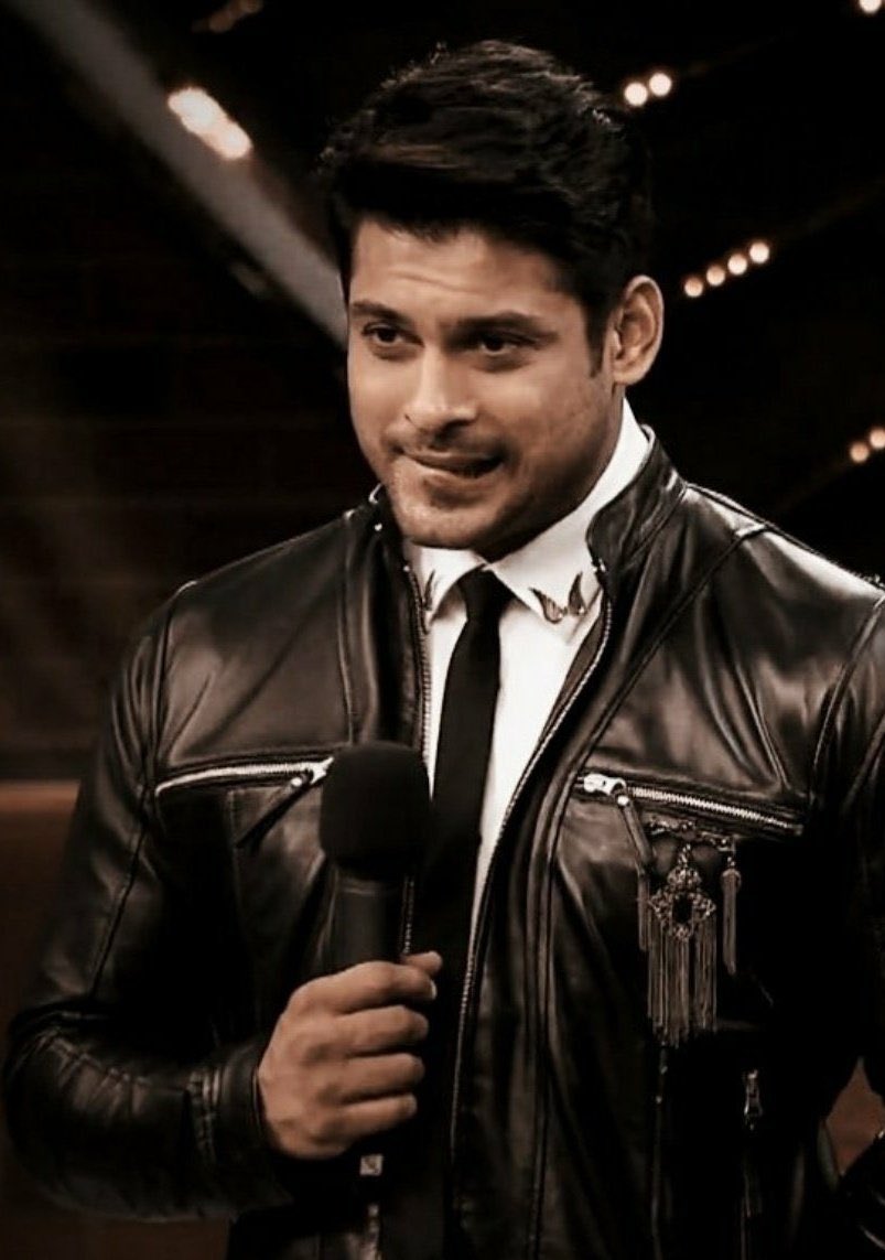The contestant number 1.
6 years and the crown still shines..

6Y OF HISTORIC WINNER SID

#SidharthShukla