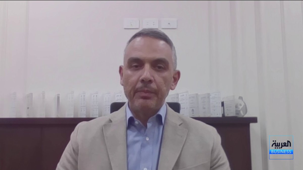 رئيس قطاع البحوث في شركة الأهلي فاروس للأوراق المالية هاني جنينة في مقابلة مع "العربية Business": خفض الاحتياطي الإلزامي في مصر جاء بعد تراجع فائض سيولة البنوك لدى المركزي من نحو تريليون جنيه إلى 80 مليار فقط. البنوك وجهت السيولة لتمويل عجز الموازنة بدلاً من إيداعها لدى المركزي. انخفاض الفائدة قد يحفز توزيعات أرباح أكبر ويعيد تقييم أسهم البنوك إيجابياً. لهذه الأسباب ستستفيد جميع البنوك المصرية من خفض الاحتياطي الإلزامي. NaserElTibi غداء عمل _Business 