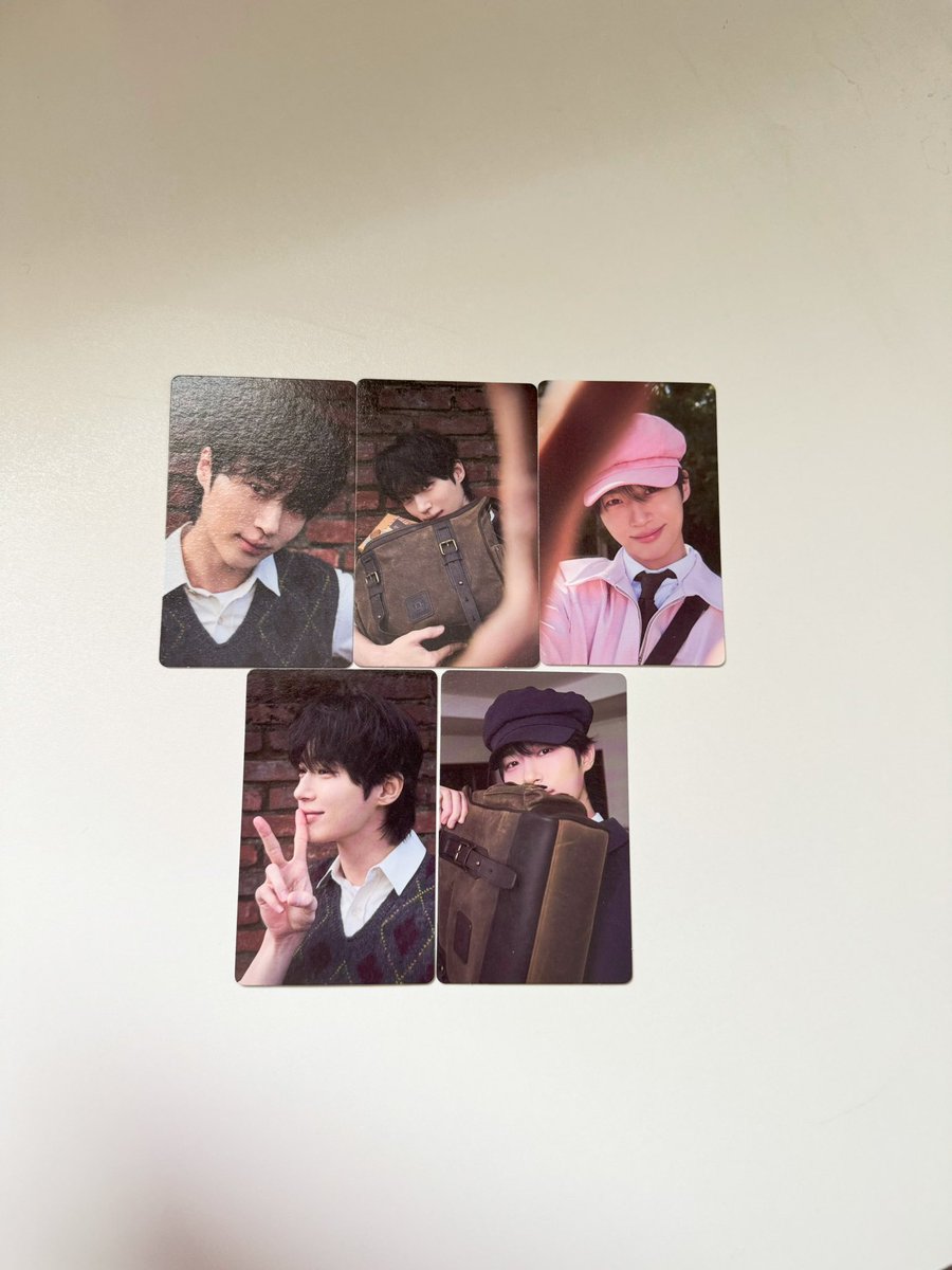 SamSwan25457381's tweet photo. They really printed him life-size… now he’s taller than my bed >.<♡ 🫵🏻
#ByeonWooSeok #변우석 https://t.co/WUvtgwmK2E