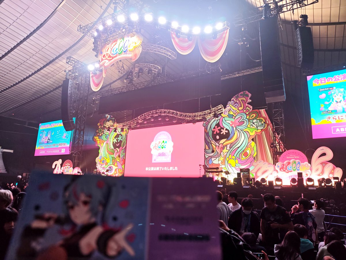 CQCQ_BY's tweet photo. 近い！！デコミクライブお疲れ様でした
ほぼ休憩時間なし、20+曲を連続で最高でした。MCも入退場の演出も人間味が強いね。是非デコミク2ndを開催してください！
#デコミクLIVE2026 https://t.co/yGW7K5YYNT
