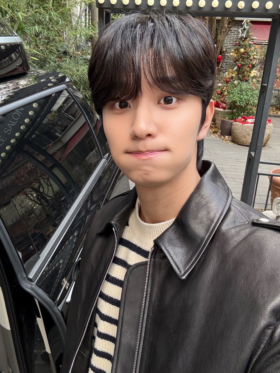 슈 tweet media