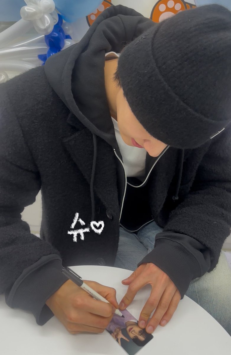 슈 tweet media