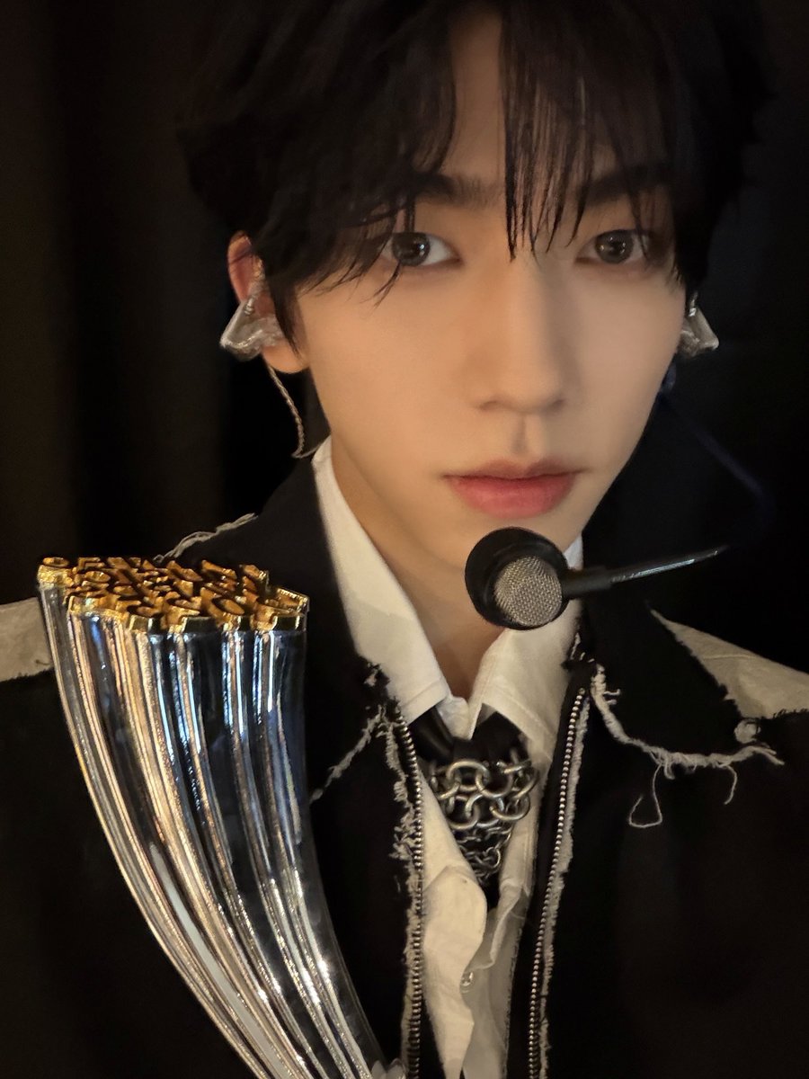 MEMBERS_8TURN's tweet photo. 다 네 덕분이야!!!🍀💙🍀

#8TURN #에잇턴 #エイトターン
#해민 #HAEMIN #ヘミン https://t.co/Xsk1BDSMKD