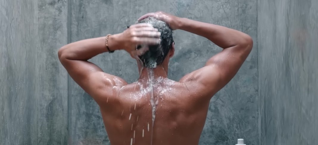 탈모 의사가 말하는 절대 하면 안 되는
머리감기 습관 5가지

탈모는 유전이라지만, 
잘못된 습관이 탈모를 앞당깁니다! 
지금 내 습관 체크해보세요. ⬇️

1️⃣뜨거운 물 샴푸 (X) 
  40도 넘으면 단백질 변성 &amp; 피지 폭발. 
  미온수(37~8도)가 정답!

2️⃣샴푸 바로 바르기 (X)
  물로만 1분 정도 노폐물